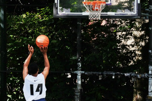 <strong>城市电竞馆拔地而起，为玩家提供专业场地，为赛事注入新活力</strong>